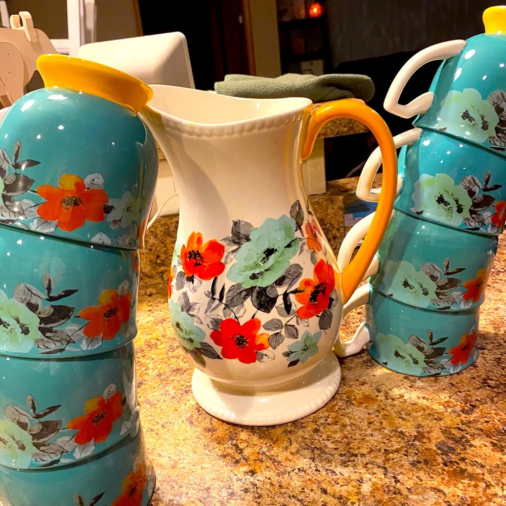 Pioneer woman pitcher and cups